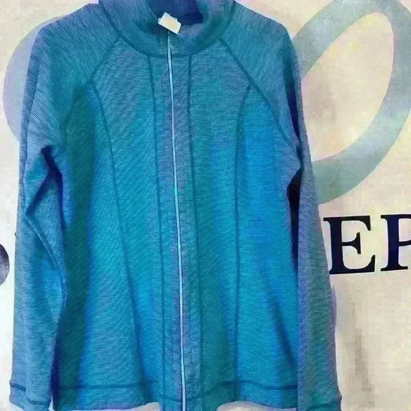 Kirkland Women’s long sleeve zip up - Picture 2 of 6